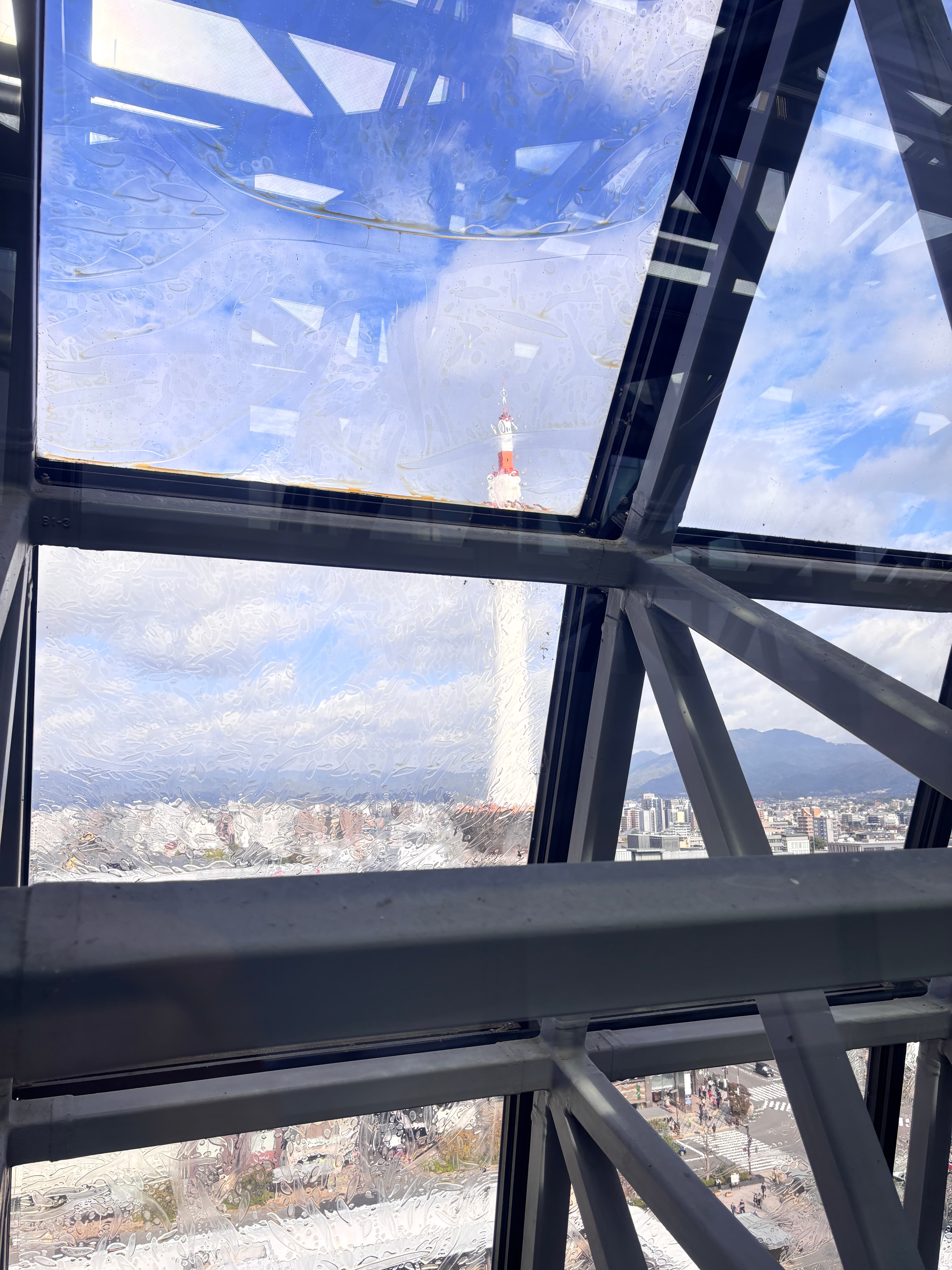 フィルムのうねり劣化（京都駅事例）